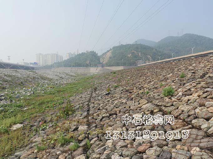 護(hù)坡格賓石籠價(jià)格咨詢(xún)電話(huà)13131891918 護(hù)坡格賓石籠價(jià)格咨詢(xún)電話(huà)13131891918