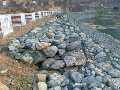 生態(tài)格網(wǎng)護(hù)墊